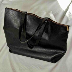 CUYANA Large Black Pebbled Leather Zipper Tote EUC